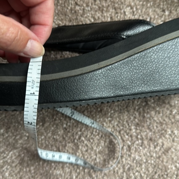 NWOT Volatile Wedge Flip Flops - Picture 9 of 9